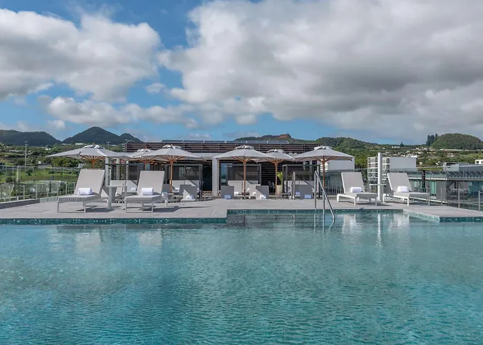 Doubletree By Hilton Azores Отель Лагоа