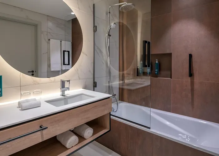 Отель Doubletree By Hilton Azores Лагоа